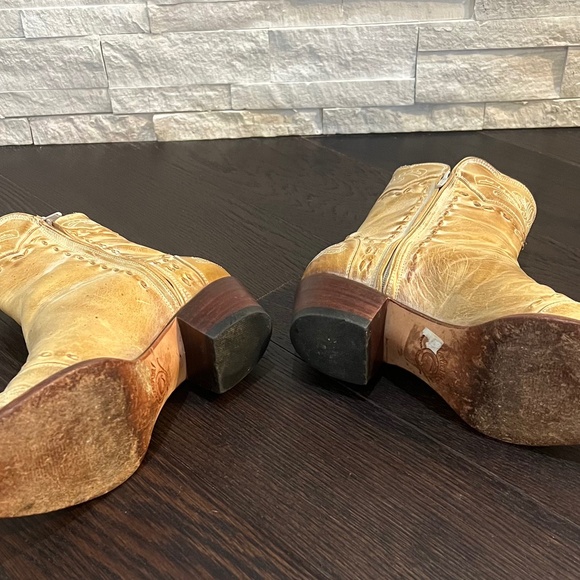 CHARLIE HORSE WOMENS ANKLE COWBOY BOOTS - Picture 9 of 14